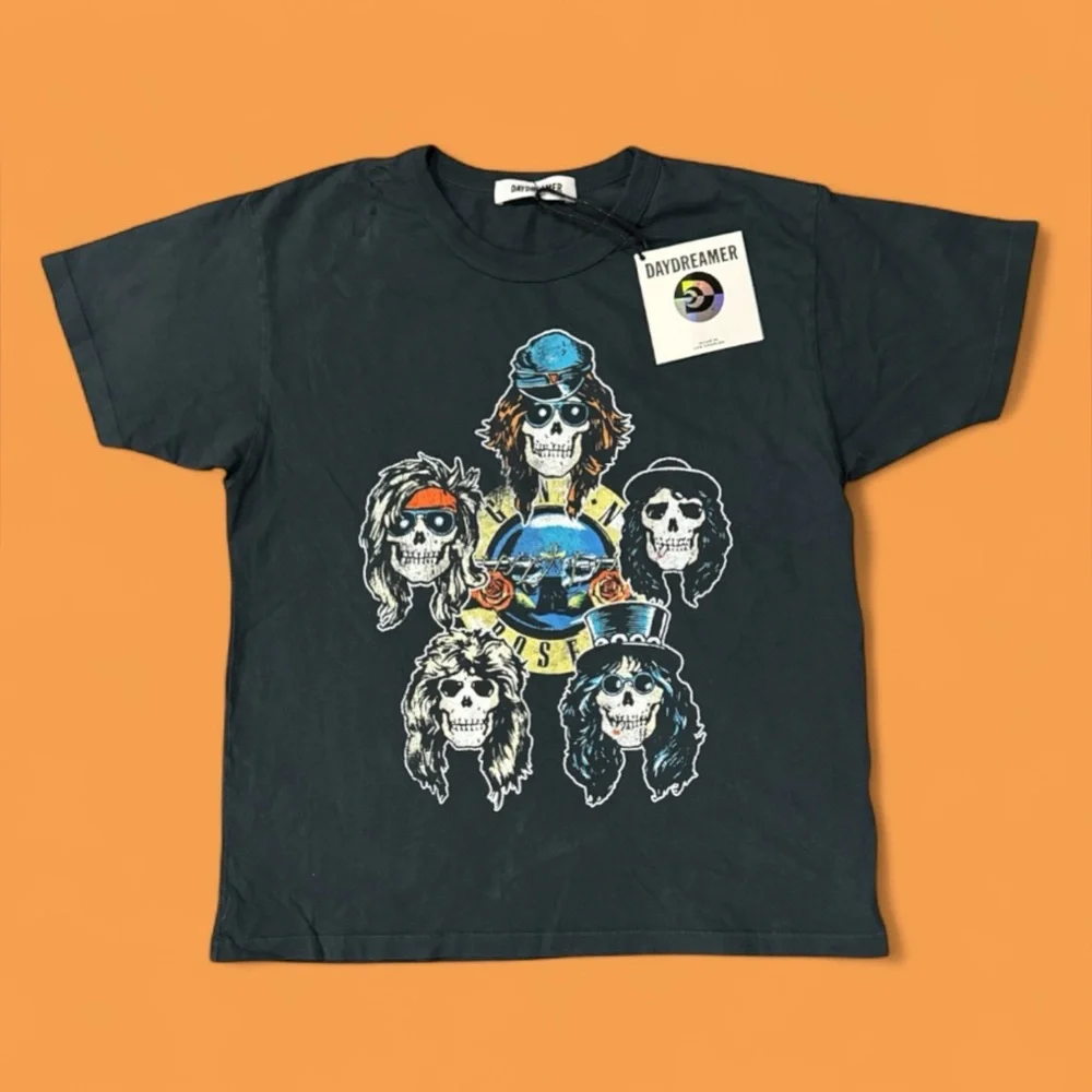 ⭐️Minor Flaw-Daydreamer Guns N' Roses Skull Heads Tee - Picture 2 of 10